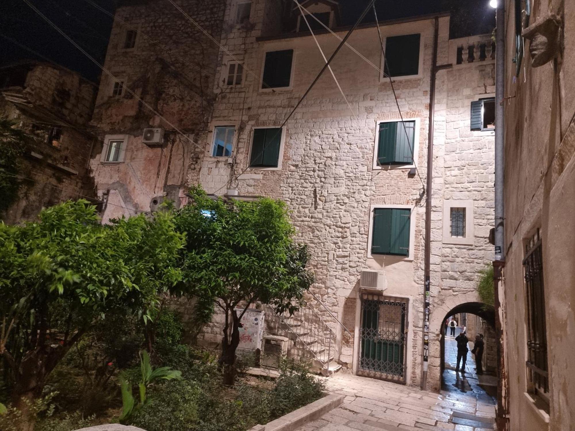Center D16 In The Ancient Palace
