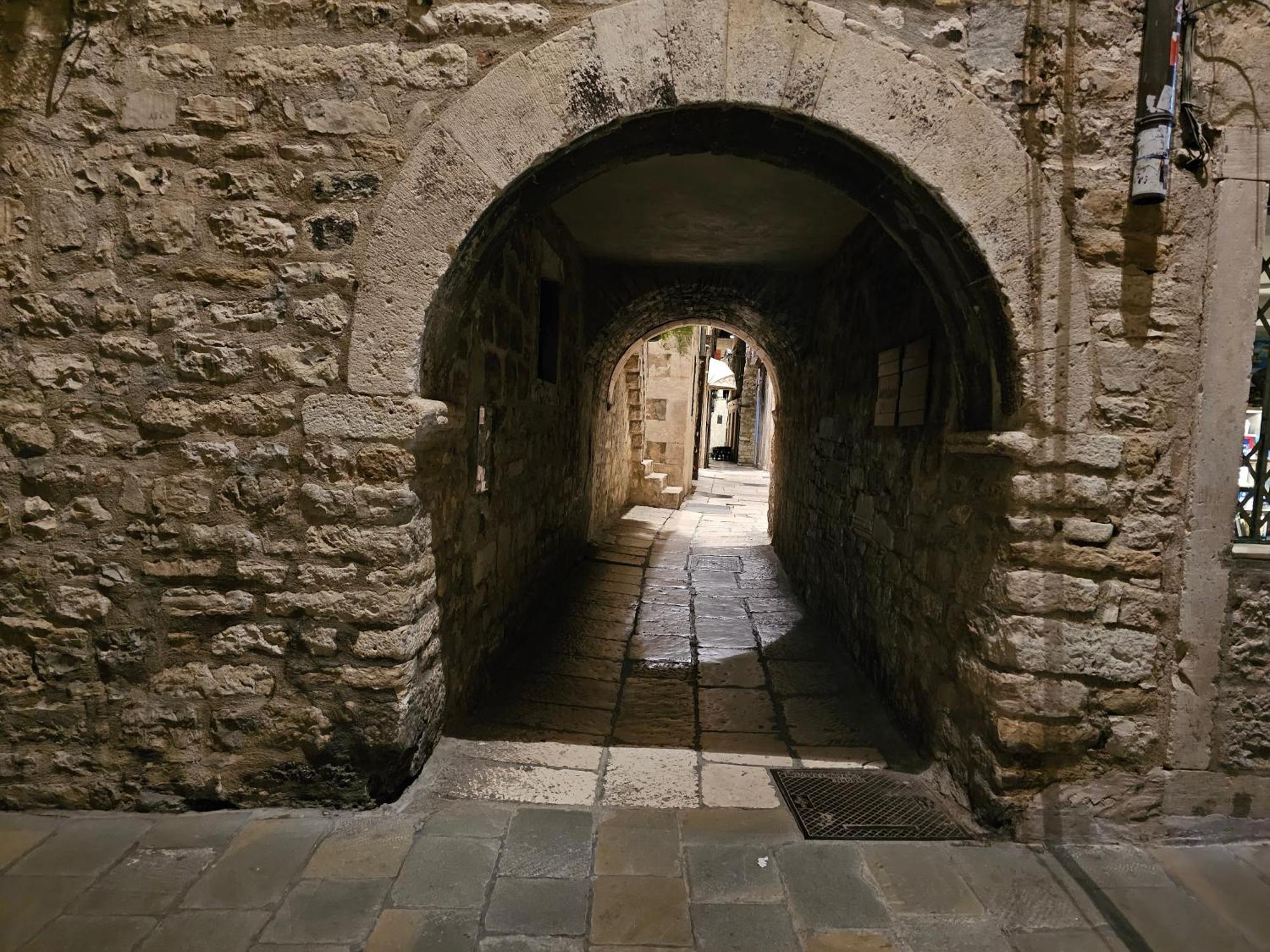 Center D16 In The Ancient Palace